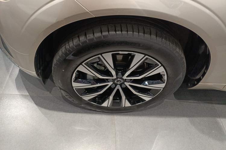 Used Volvo XC60 2024 B5 4x4 Smart Luxury Edition Exterior 4