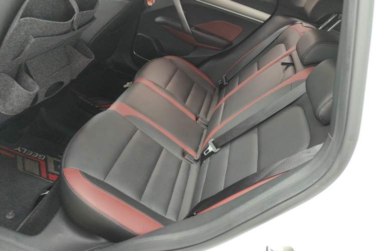 Used Geely Auto Coolray 2019 Sport Model 260T DCT Battle China V Standard Left Rear Seat