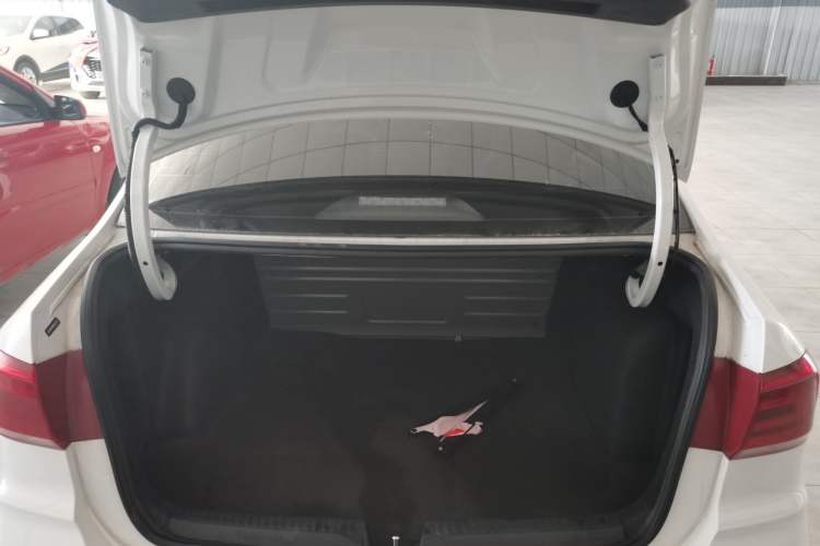 Used Volkswagen Santana 2021 1.5L Manual Fashion Edition Trunk