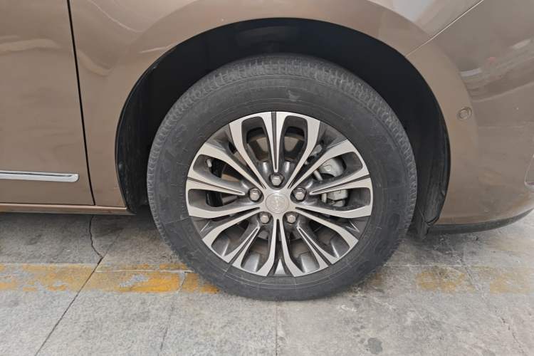 Used Buick GL8 2020 Land Business Class 652T Premium Model Right Front Wheel Hub