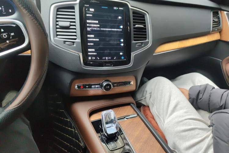 Used Volvo XC90 2025 B5 SmartDrive Luxury Edition 7-Seater Audio And AC Panel