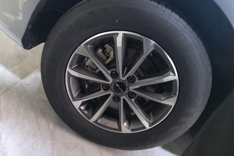 Used BYD Destroyer 05 2024 HONOR Edition DM-i 55KM Luxury Model Right Rear Wheel Hub