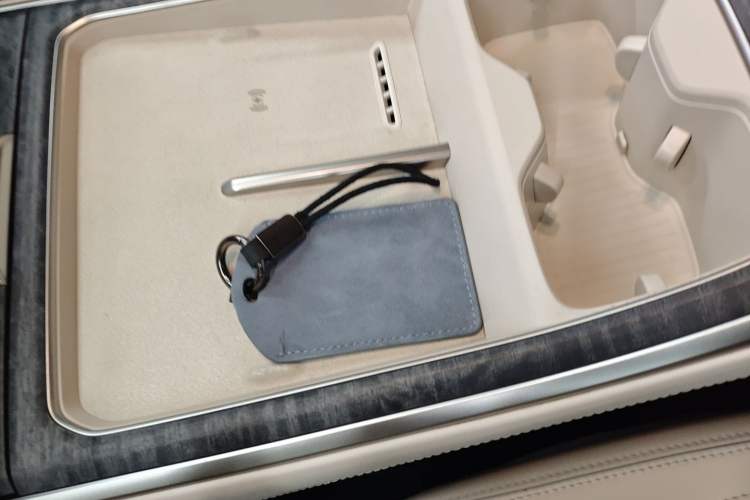 Used ONVO Luxeed L90 2025 Model—Max Six-Seater Version Vehicle Key