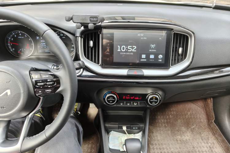 Used Kia kx1 Stonic 2021 1.4L CVT Sunroof Model
