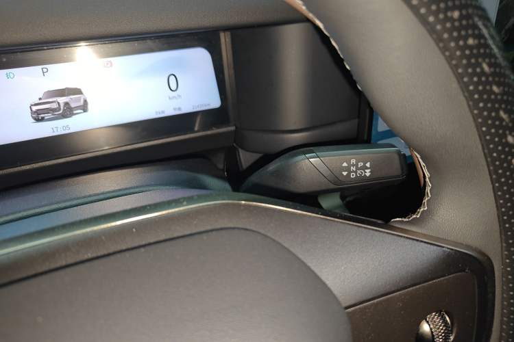 Used Chery Fengyun Fulwin X3 Plus 2025 Model 501 Four-Wheel Drive Smart Leading Edition Gear Lever