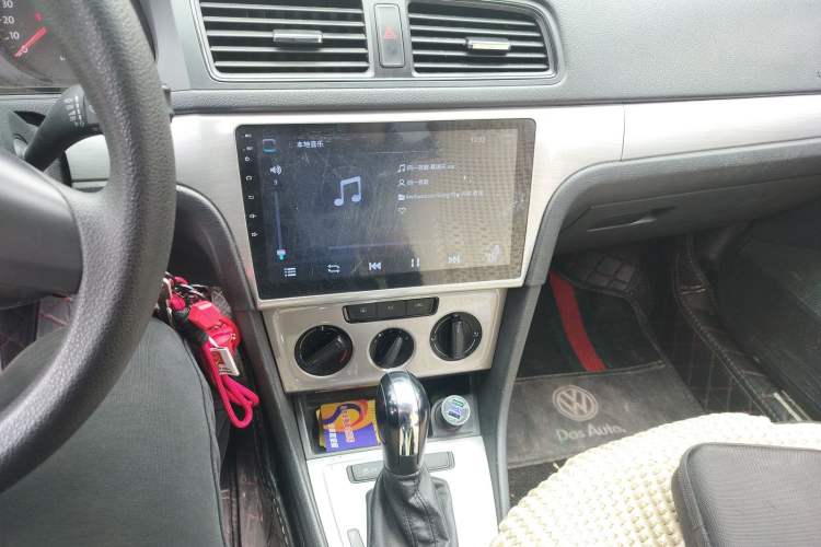 Used Volkswagen Lavida 2013 Revised Classic 1.6L Automatic Fashion Edition Audio And AC Panel