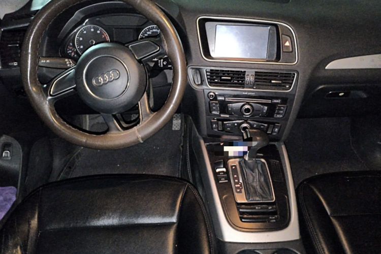 Used Audi Q5 2016 40 TFSI Trendy Edition Center Console