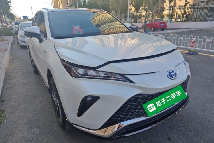 Used Toyota Venza 2022 Dual-Engine 2.5L CVT Two-Wheel Drive Luxury Edition Front Right 45 Deg