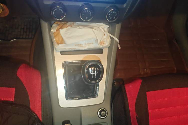 Used Skoda Octavia 2015 1.6L Manual Yijie Edition Gear Lever