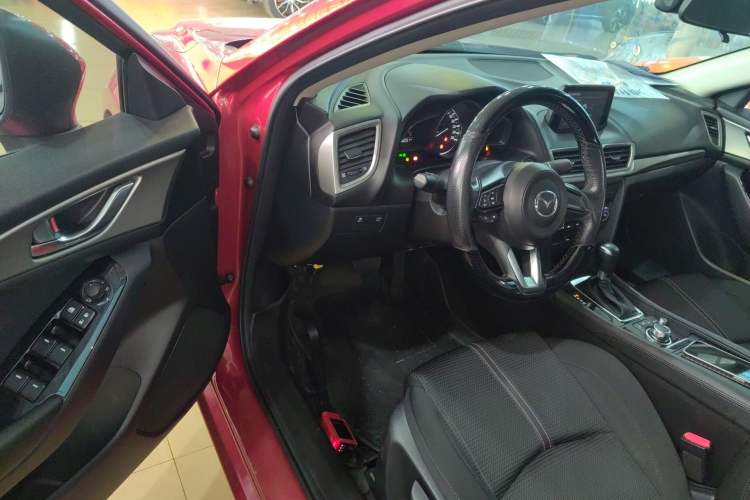 Used Mazda 3 Axela 2017 Sedan 1.5L Automatic Luxury Model Emission Standard China V Driver Seat