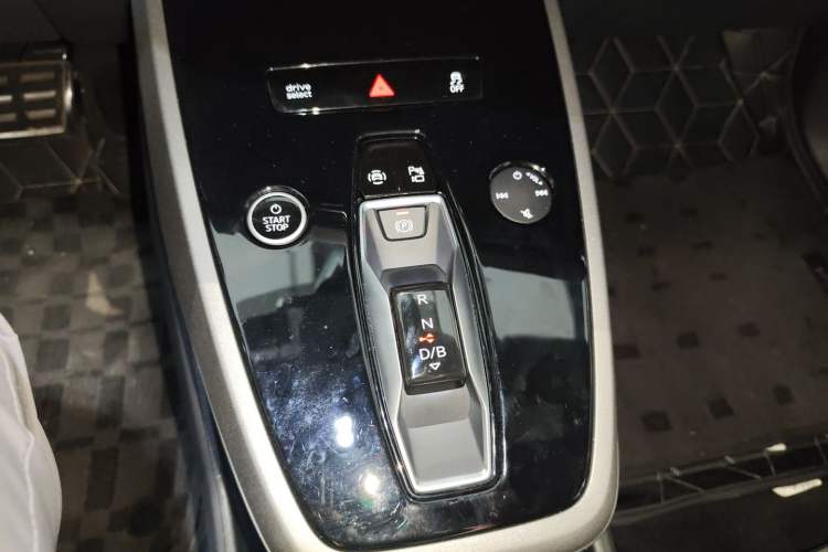 Used Audi Q5 e-tron 2022 40 e-tron Starlight Edition Mech Kit
