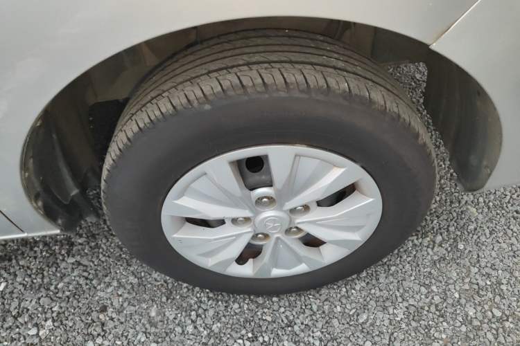 Used JAC Refine M3 2016 IKEA Edition 1.6L Luxury Model Right Front Wheel Hub