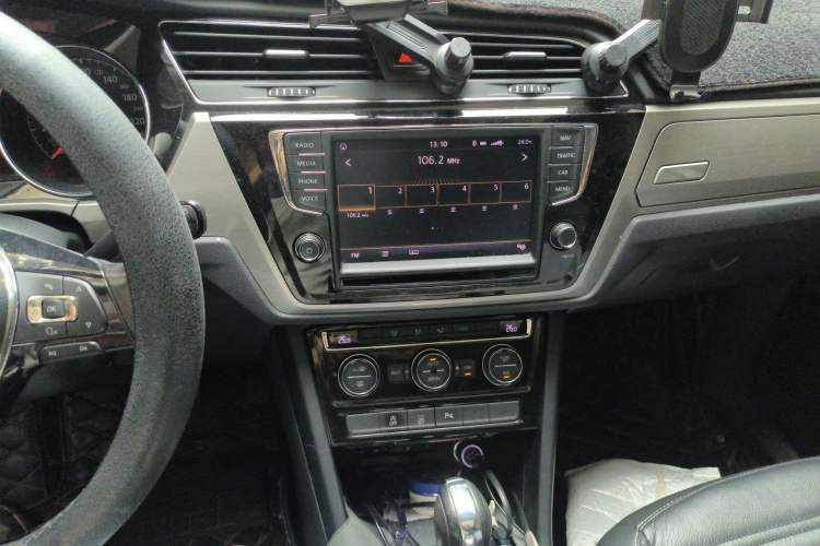 Used Volkswagen Touran 2018 Volkswagen Touran L 280TSI DSG Boundary Edition 7 Seats China V Emission Standard Audio And AC Panel