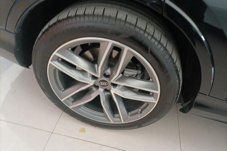 Used Audi Q7 2024 55 TFSI quattro S line Sport model
