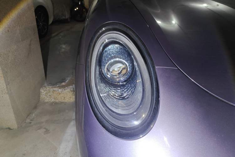 Used ORA Lightning Cat 2022 555 km Luxury Edition Right Front Headlight