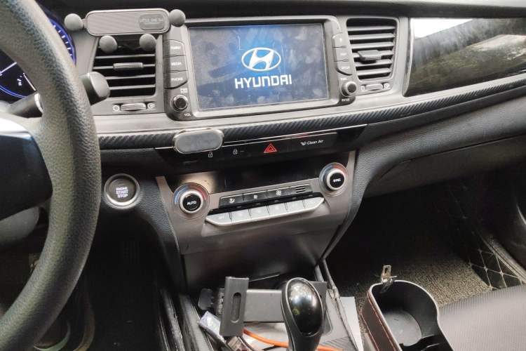 Used Hyundai Mistra 2017 1.6T Automatic Smart GLS China V Standard Audio And AC Panel