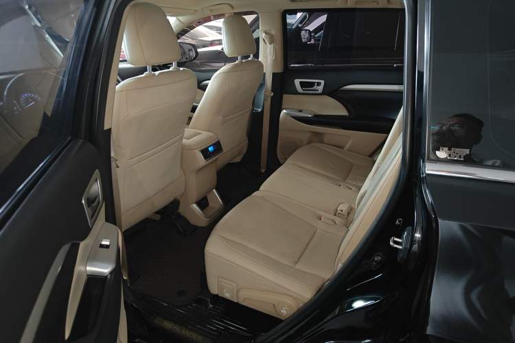 Used Toyota Highlander 2018 2.0T Two-Wheel Drive Luxury Edition 7 Seats China VI Standard
