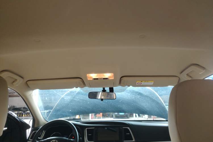 Used Toyota Highlander 2018 2.0T Two-Wheel Drive Elite Version 5 Seats China VI Standard Headliner