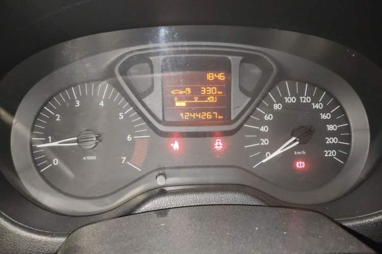 Used Citroen Elysee 2015 Zhishang Edition 1.6L Manual Fashion Model Odometer Close Up