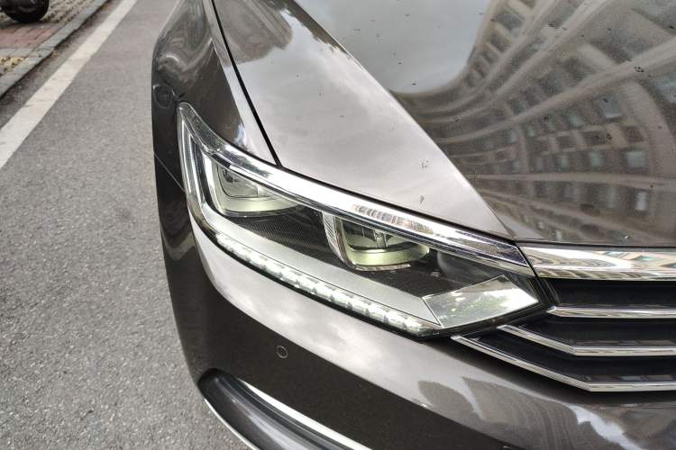 Used Volkswagen Magotan 2017 330TSI DSG Leading Model Right Front Headlight