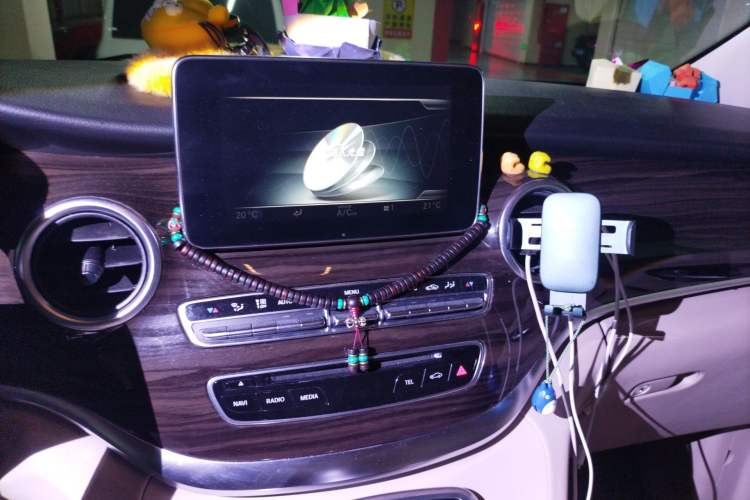 Used Mercedes-Benz V-Class 2017 V 260 Avantgarde Edition Audio And AC Panel