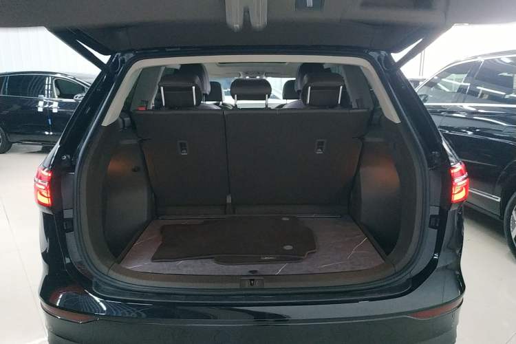 Used Volkswagen Viloran 2024 380TSI Luxury Edition Trunk