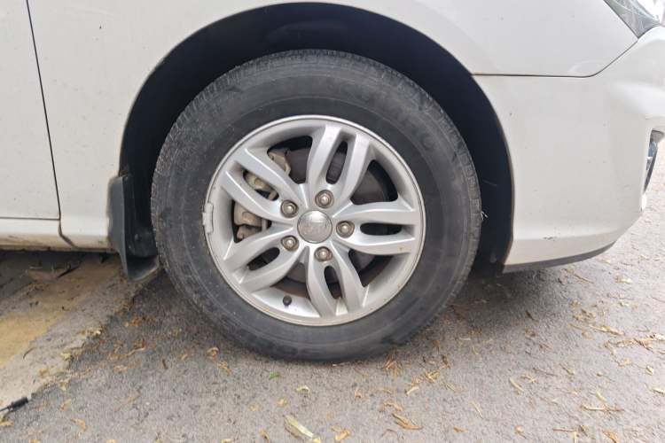 Used Hyundai Celesta 2011 1.6L Manual Luxury Model Right Front Wheel Hub