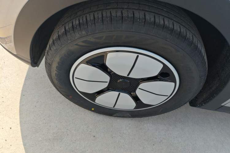 Used Geely Galaxy Geome 2026 Model 410km Carefree Edition Left Front Wheel Hub