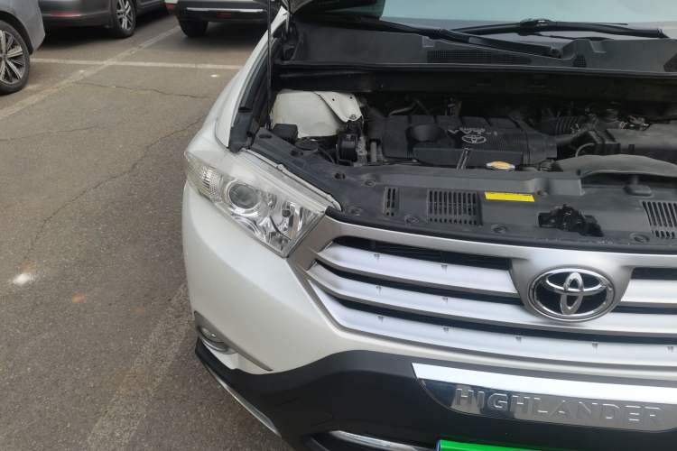 Used Toyota Highlander 2012 2.7L Two-Wheel Drive 7-Seater Luxury Edition
