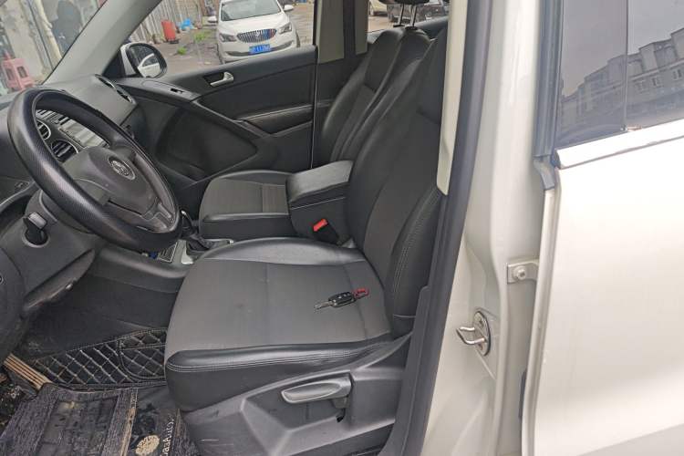 Used Volkswagen Tiguan 2015 1.8TSI Automatic Two-Wheel Drive Trend Edition Left Front Seat