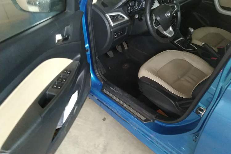 Used CHANGAN Alsvin V7 2015 1.6L Manual Enjoyment Model China IV Standard Driver Seat