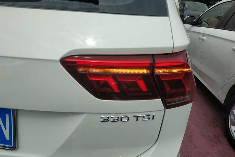 Used Volkswagen Tiguan L 2023 Restyled 330TSI Automatic Two-Wheel Drive R-Line Enhanced Comfort Version Right Rear Taillight