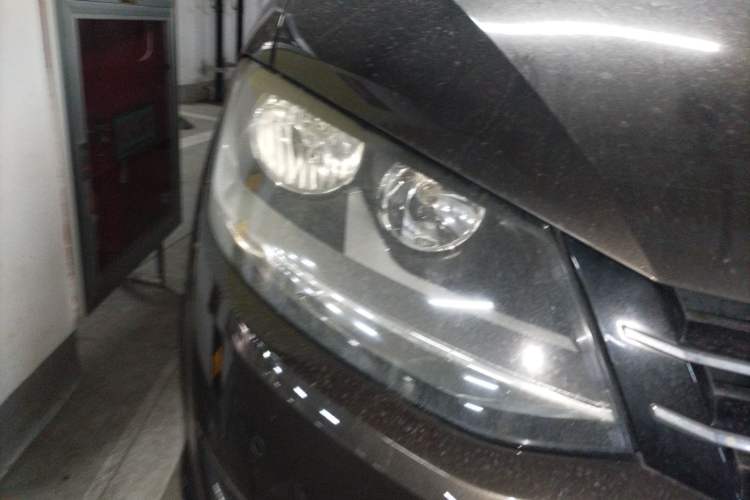 Used Volkswagen Sharan 2013 1.8TSI Comfort Model Euro IV Right Front Headlight