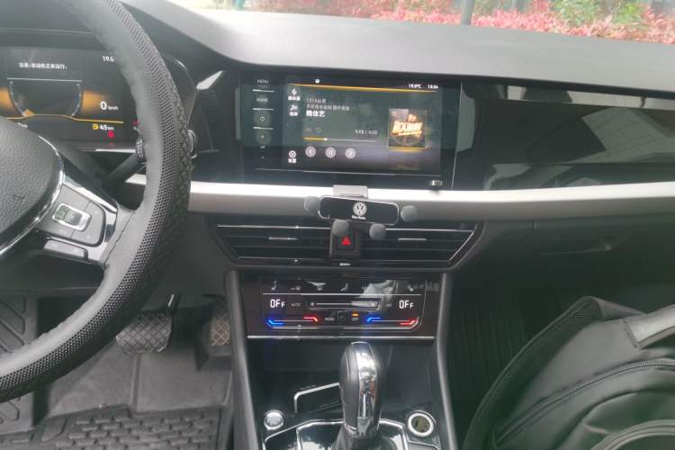 Used Volkswagen Lavida 2021 280TSI DSG Luxury Edition Audio And AC Panel