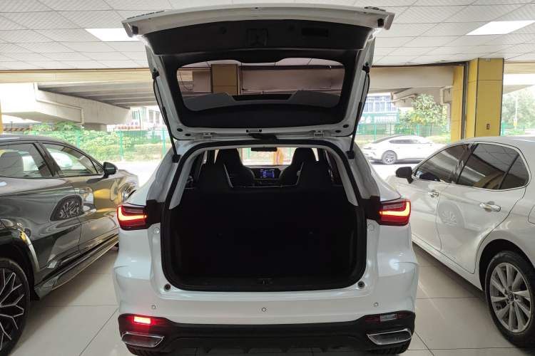 Used CHANGAN OSHAN X5 2021 1.6L CVT Comfort Model Trunk