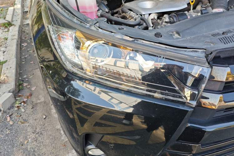 Used Toyota Highlander 2018 2.0T Four-Wheel Drive Luxury Version 7 Seats China VI Standard