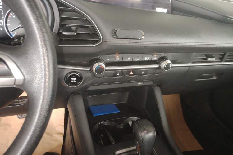 Used Mazda 3 Axela 2020 1.5L Automatic ZhiMei Edition Audio And AC Panel