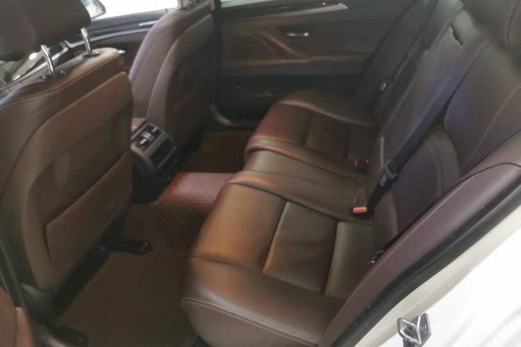 Used BMW 5 Series 2017 525Li Luxury Design Package Left Rear Seat