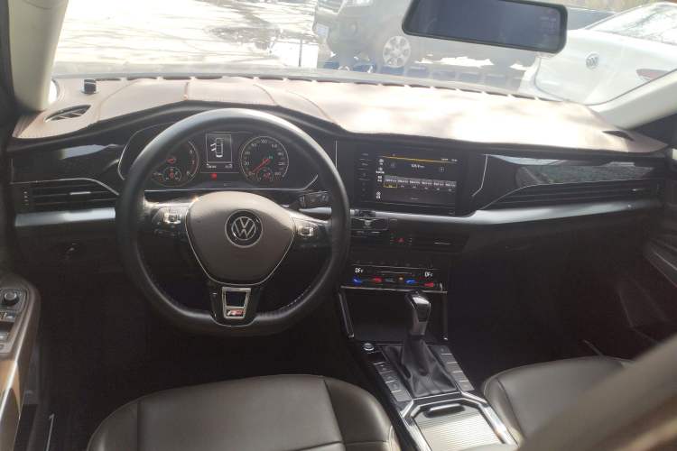 Used Volkswagen Passat 2020 Facelift 330TSI Elite Edition China VI Standard Steering Wheel