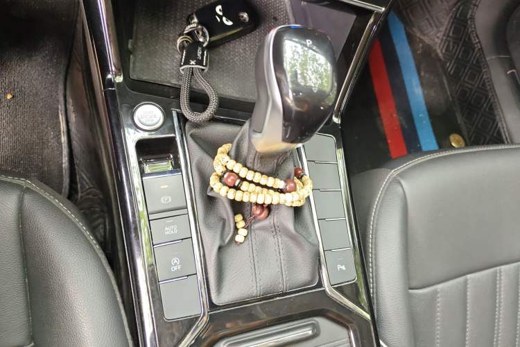 Used Volkswagen Passat 2023 330TSI Elite Edition Gear Lever