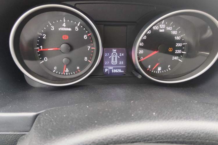 Used Haval H6 2013 Upgraded Model 2.4L Automatic Two-Wheel Drive Elite Version Odometer Close Up