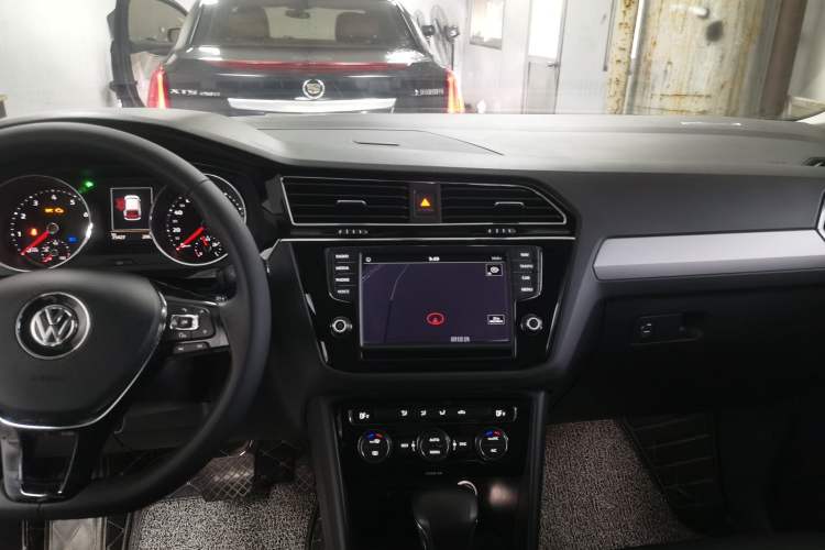 Used Volkswagen Tiguan L 2018 330TSI Automatic Two-Wheel Drive Comfort Edition Audio And AC Panel