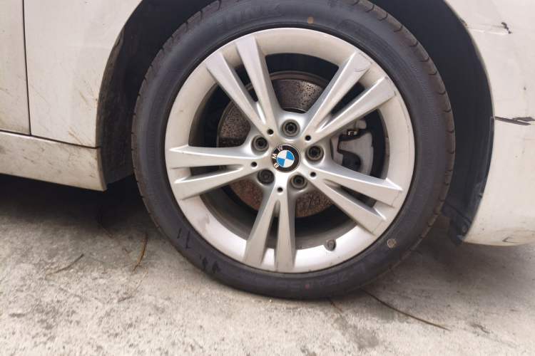 Used BMW 1 Series 2017 118i Design Package Model Right Front Wheel Hub