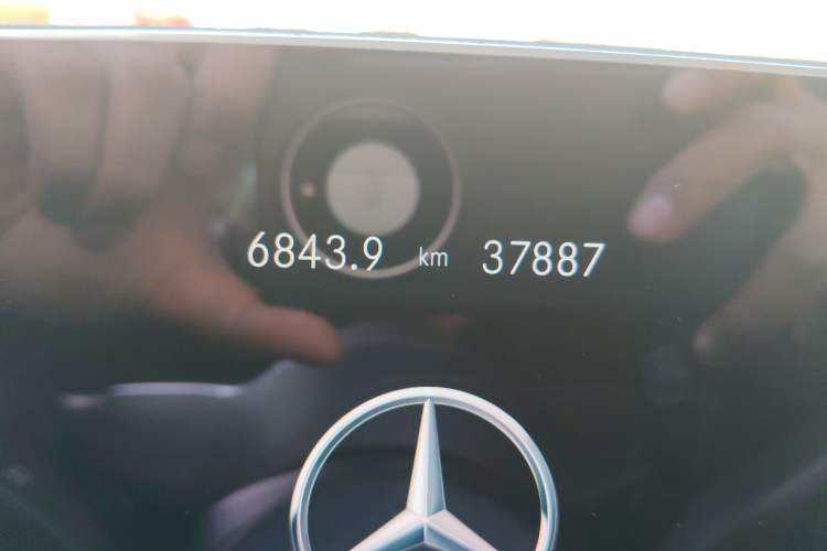 Used Mercedes-Benz GLE 2023 GLE 350 4MATIC Stylish Model Odometer Close Up