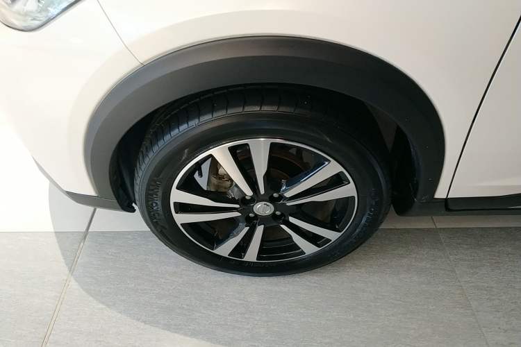 Used Nissan Kicks 2017 1.5L CVT Smart Drive Edition Exterior 3