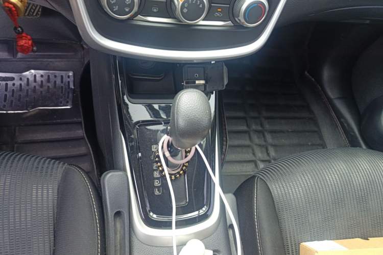 Used Nissan Tiida 2016 1.6L CVT Cool Dynamic Edition Gear Lever