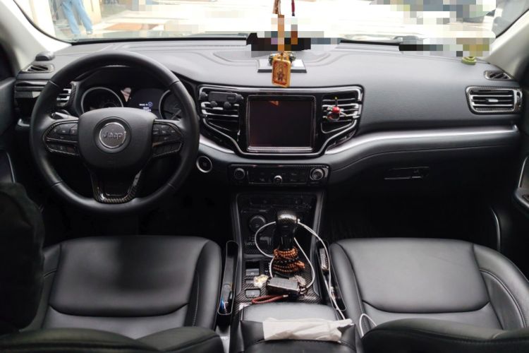 Used Jeep Grand Commander 2018 2.0T Four-Wheel Drive Enjoyment Edition China VI Center Console