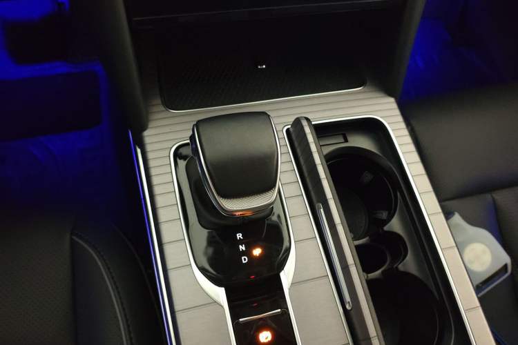 Used Hongqi HS7 PHEV 2024 2.0T PHEV Four-Wheel Drive Flagship Edition 6 Seats Gear Lever