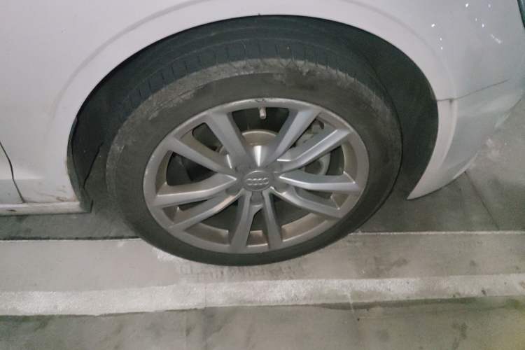 Used Audi A3 2015 Limousine 40 TFSI Automatic Comfort Model Right Front Wheel Hub