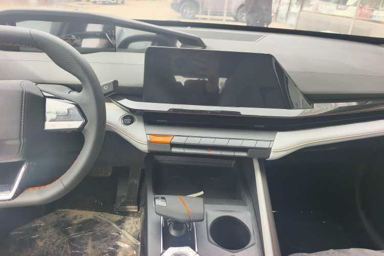 Used Changan UNI-V iDD 2024 Blue Whale Smart Electric iDD 136km Luxury Model